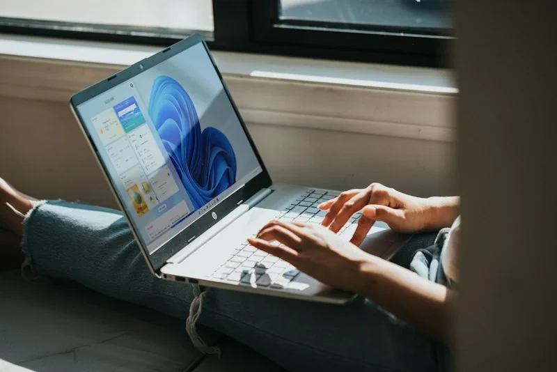 Windows 11笔记本电脑实拍